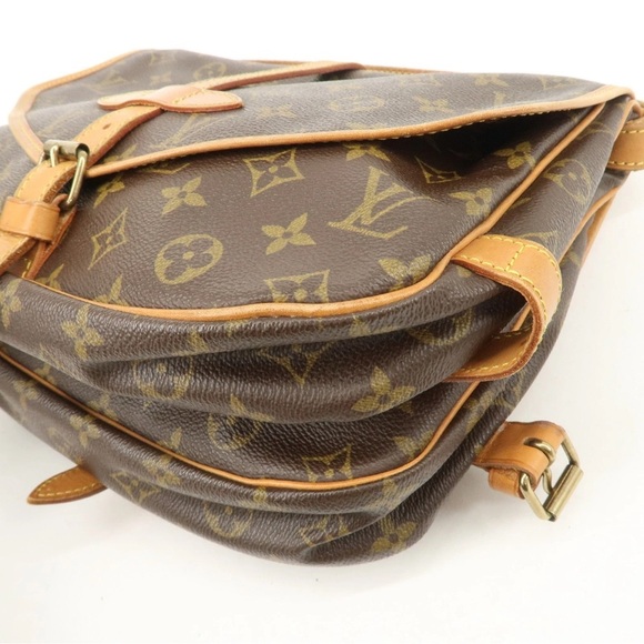 LOUIS VUITTON Monogram Saumur 30 Crossbody - Picture 5 of 12